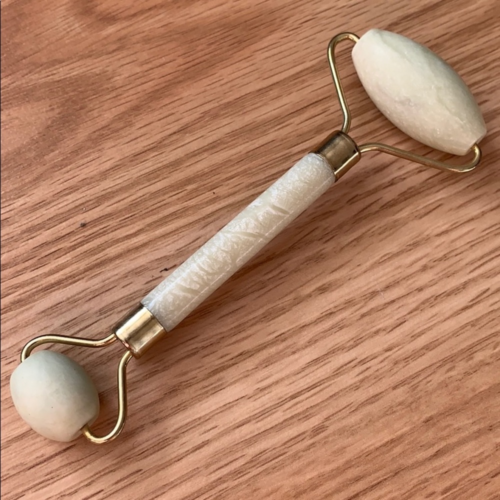 Jade roller